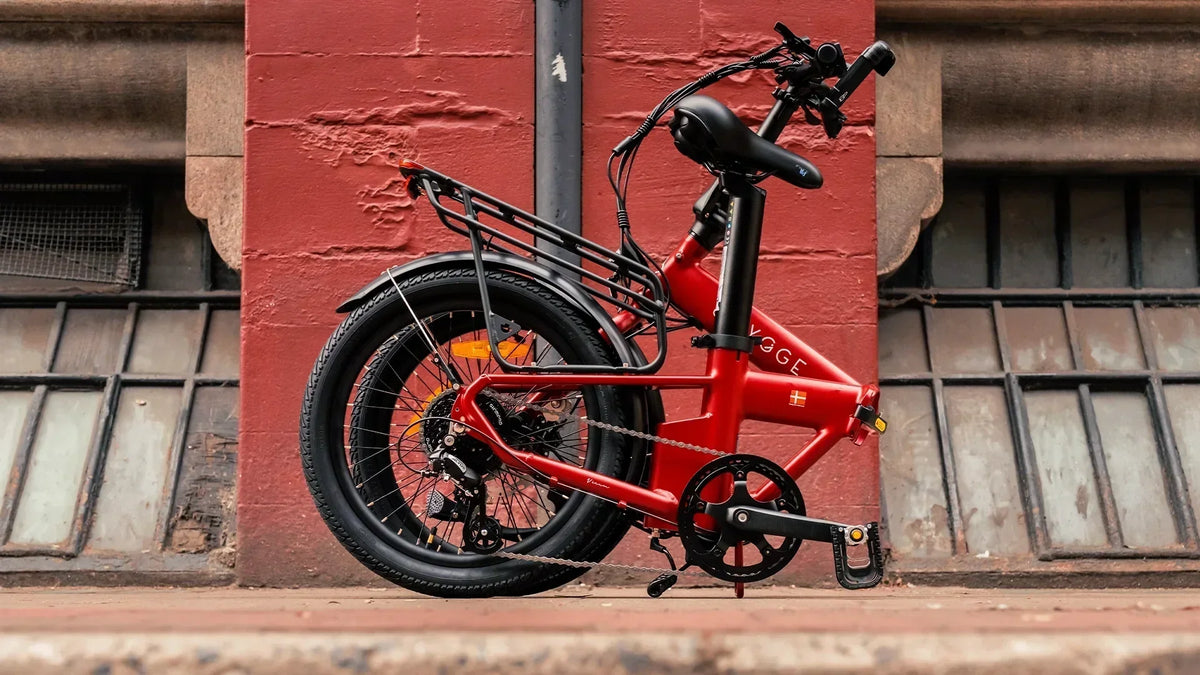 Hygge Virum folding electric bike folded outdoors, highlighting its compact size, lightweight design, and portability for commuting and everyday travel.
