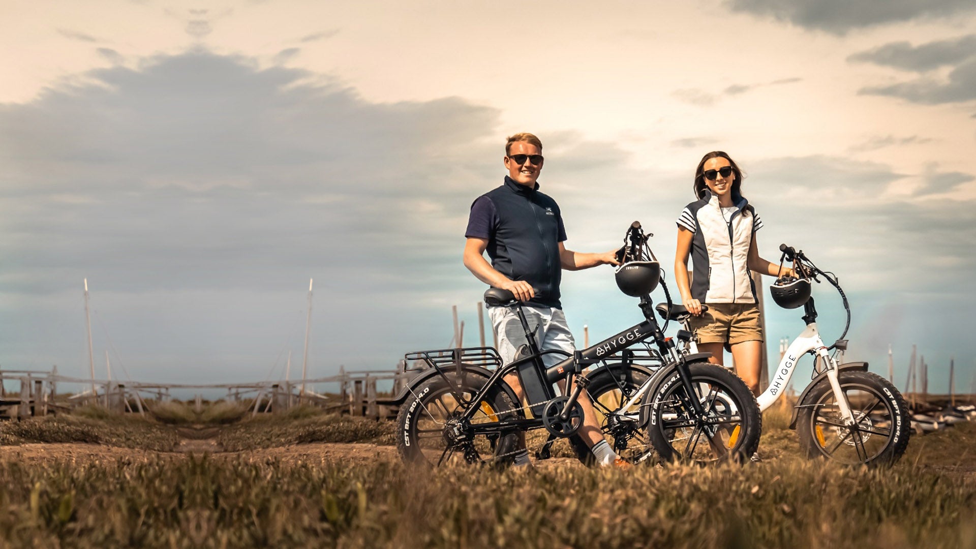 Couple outdoors with Hygge Vester folding fat tyre e-bikes for all-terrain rides