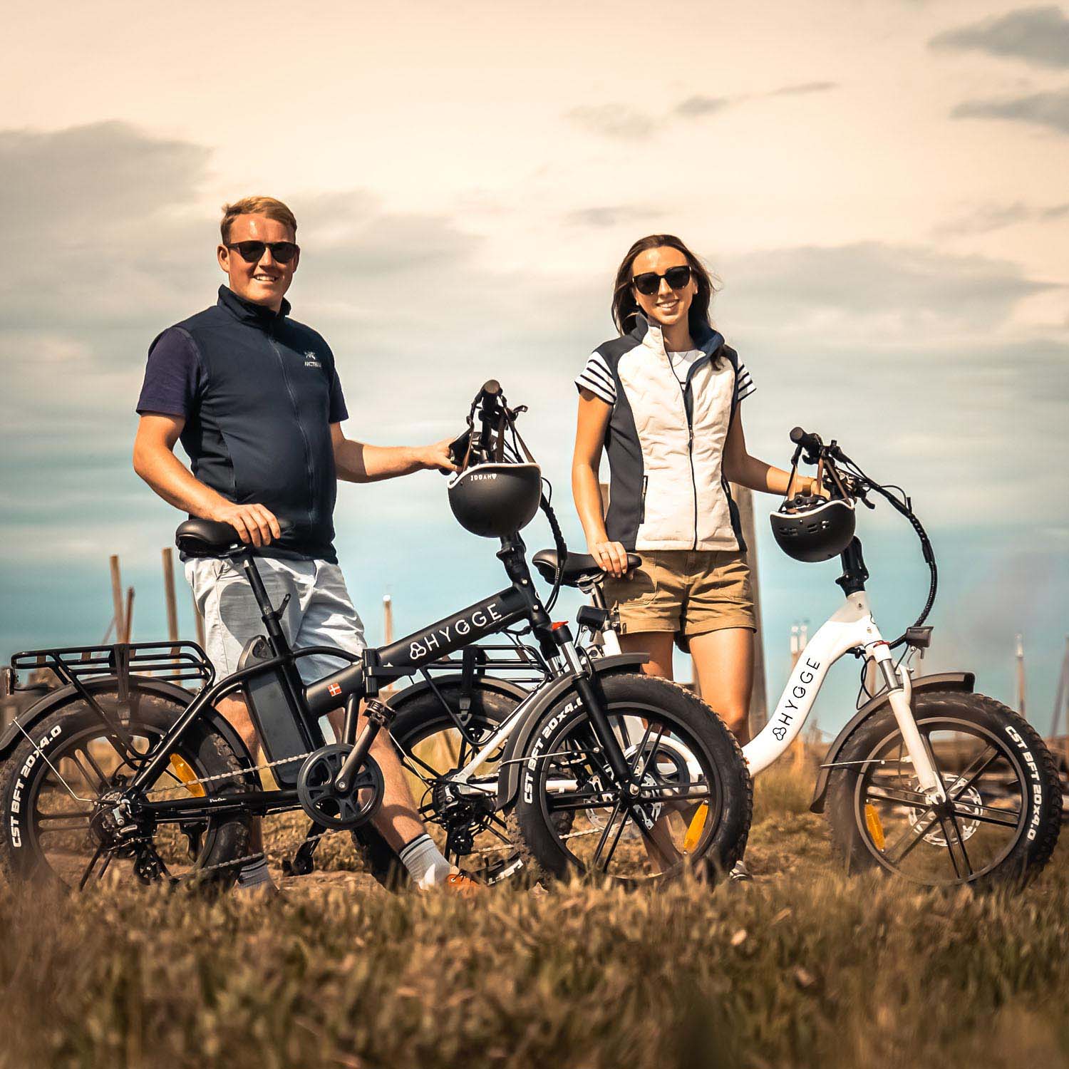 Couple outdoors with Hygge Vester folding fat tyre e-bikes for all-terrain rides