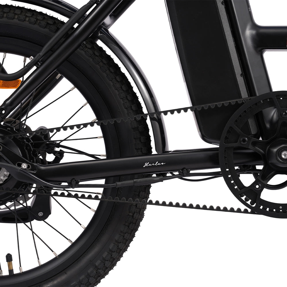 Hygge Herlev Auto E-Bike drivetrain detail featuring Gates carbon belt drive and integrated Samsung battery