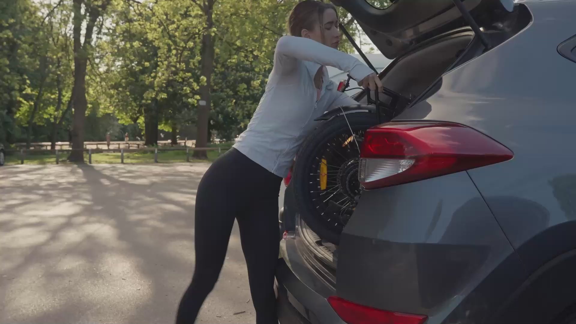 Hygge Virum folding e-bike, highlighting its portability, design, and everyday convenience