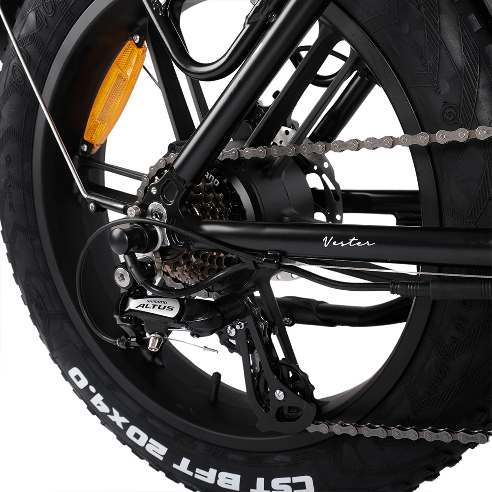Hygge Vester Fat Tyre E-Bike with Shimano Altus gear system and CST fat tyres for smooth urban riding